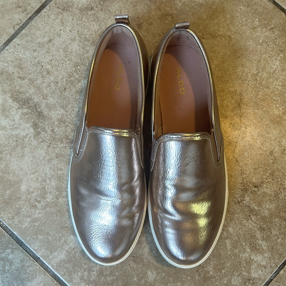 Rose gold, size 10